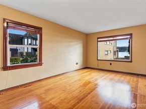 4701 NE Shore Place, Lake Forest Park WA 98155