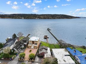 4701 NE Shore Place, Lake Forest Park WA 98155