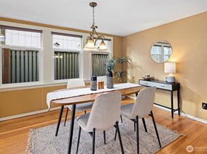 4701 NE Shore Place, Lake Forest Park WA 98155