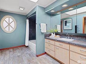 4701 NE Shore Place, Lake Forest Park WA 98155