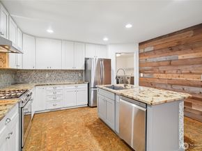 23918 SE 5th Street, Sammamish WA 98074