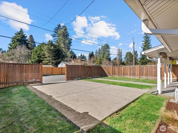 17004 11th Avenue NE, Shoreline WA 98155