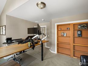 215 Ilwaco Place SE, Renton WA 98059