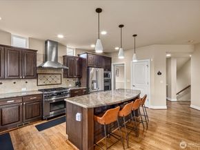 215 Ilwaco Place SE, Renton WA 98059