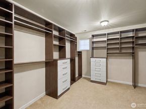 215 Ilwaco Place SE, Renton WA 98059