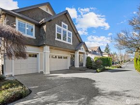 215 Ilwaco Place SE, Renton WA 98059