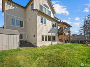 215 Ilwaco Place SE, Renton WA 98059