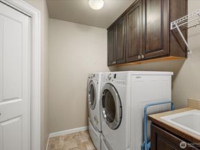 215 Ilwaco Place SE, Renton WA 98059