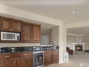 215 Ilwaco Place SE, Renton WA 98059