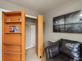 215 Ilwaco Place SE, Renton WA 98059