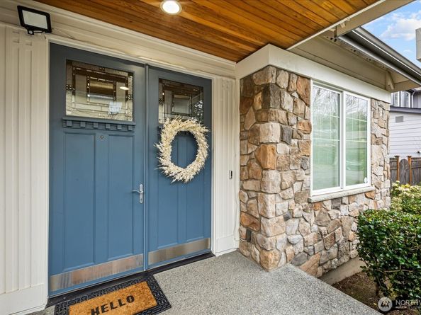 215 Ilwaco Place SE, Renton WA 98059