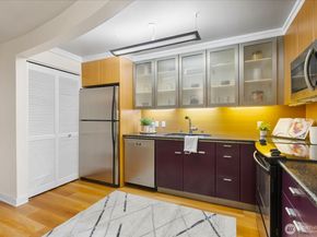 732 11th Avenue E 404, Seattle WA 98102