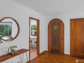 2301 Delmar Drive E, Seattle WA 98102