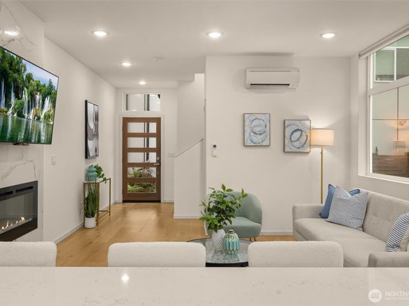 9248 17th Avenue SW A, Seattle WA 98106