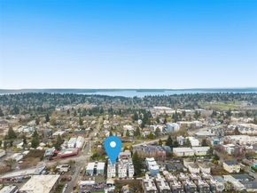 9248 17th Avenue SW A, Seattle WA 98106