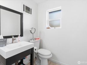 208 Pike St NE, Auburn WA 98002