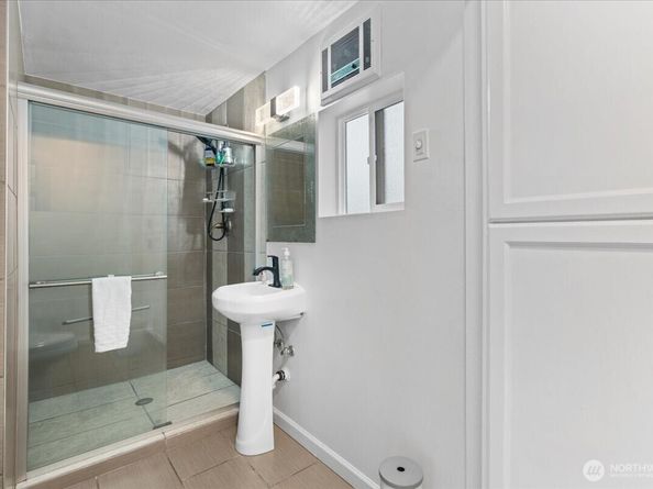 208 Pike St NE, Auburn WA 98002