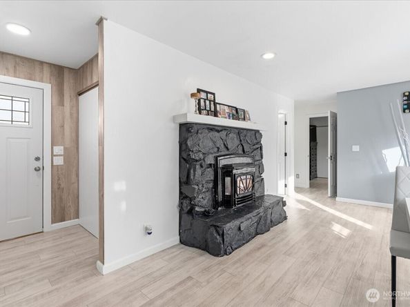 208 Pike St NE, Auburn WA 98002