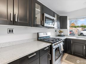 208 Pike St NE, Auburn WA 98002