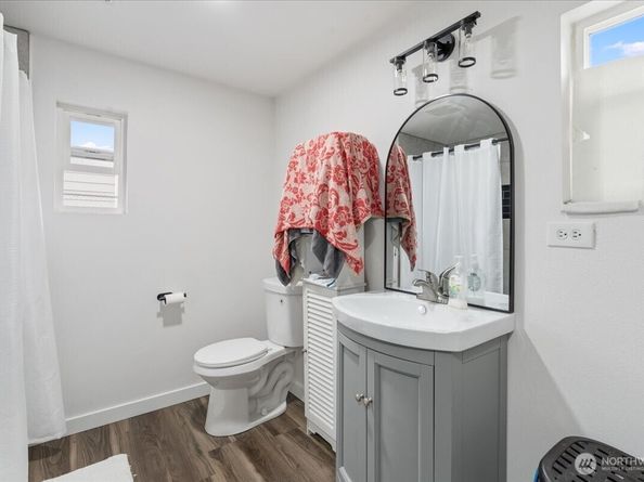 208 Pike St NE, Auburn WA 98002