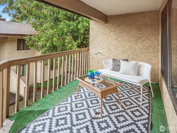 10330 SE 6TH Street A2, Bellevue WA 98004