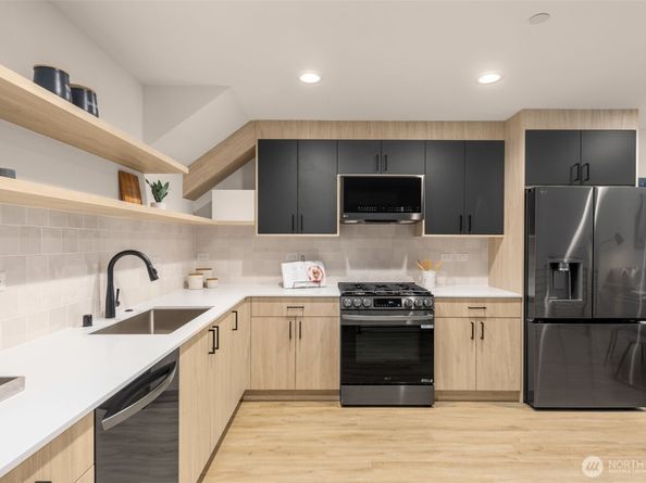 4414 Midvale Avenue N, Seattle WA 98103