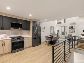 4414 Midvale Avenue N, Seattle WA 98103