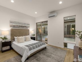 4414 Midvale Avenue N, Seattle WA 98103