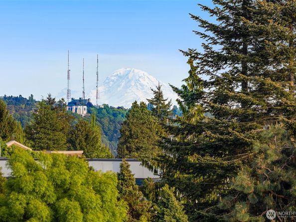 4414 Midvale Avenue N, Seattle WA 98103