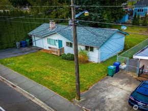 5723 208th Street SW, Lynnwood WA 98036