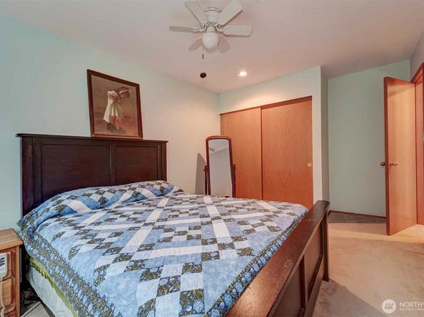 6494 Windward Place NW, Bremerton WA 98312