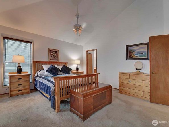 6494 Windward Place NW, Bremerton WA 98312