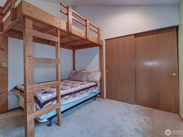 6494 Windward Place NW, Bremerton WA 98312