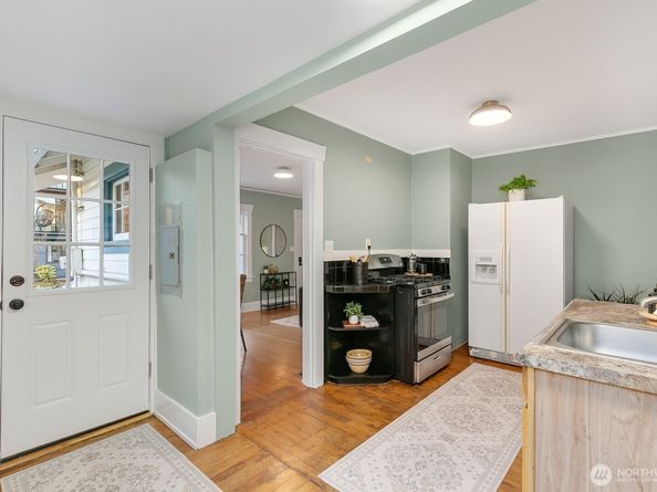 6008 SW Stevens Street, Seattle WA 98116