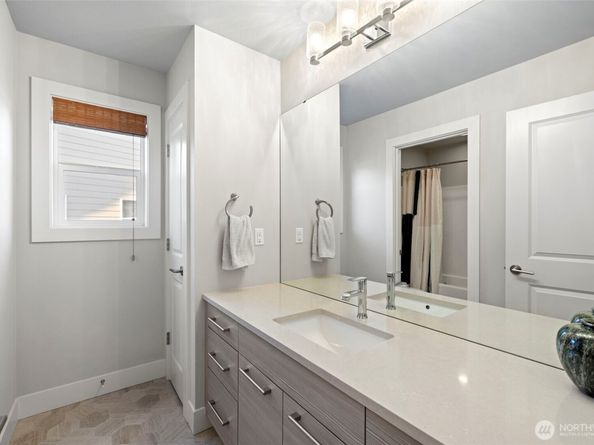 14211 34th Avenue S, Tukwila WA 98168