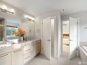 14211 34th Avenue S, Tukwila WA 98168