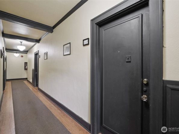 905 NE 43rd Street 108, Seattle WA 98105