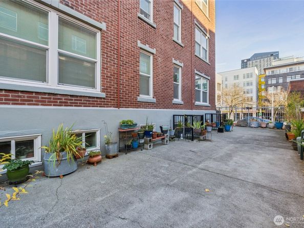 905 NE 43rd Street 108, Seattle WA 98105