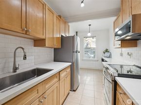 905 NE 43rd Street 108, Seattle WA 98105