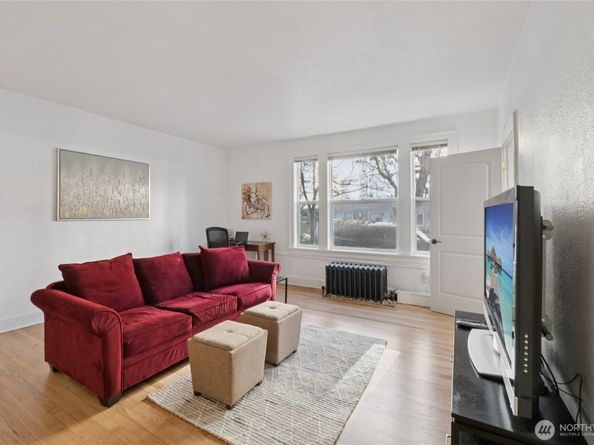 905 NE 43rd Street 108, Seattle WA 98105