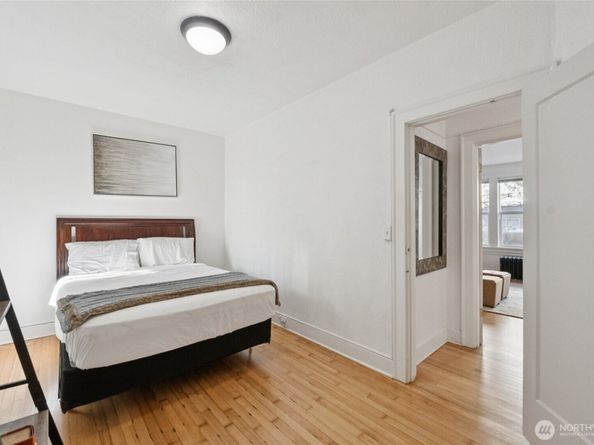 905 NE 43rd Street 108, Seattle WA 98105