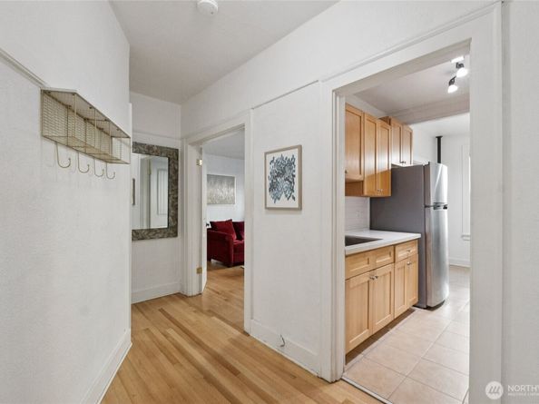 905 NE 43rd Street 108, Seattle WA 98105