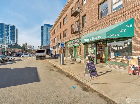 905 NE 43rd Street 108, Seattle WA 98105