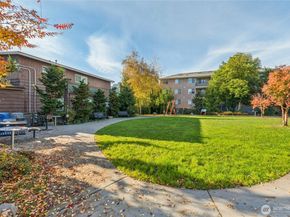 905 NE 43rd Street 108, Seattle WA 98105