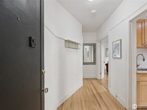 905 NE 43rd Street 108, Seattle WA 98105