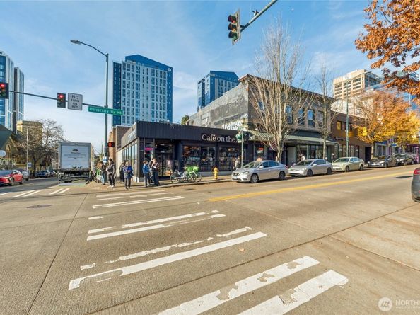 905 NE 43rd Street 108, Seattle WA 98105