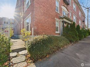 905 NE 43rd Street 108, Seattle WA 98105