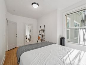 905 NE 43rd Street 108, Seattle WA 98105