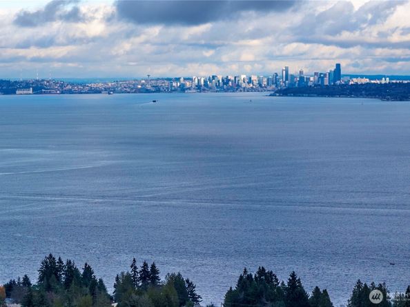 7560 E Harrison Street, Port Orchard WA 98366