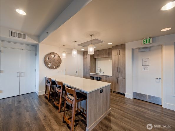 910 Lenora Street 200, Seattle WA 98121